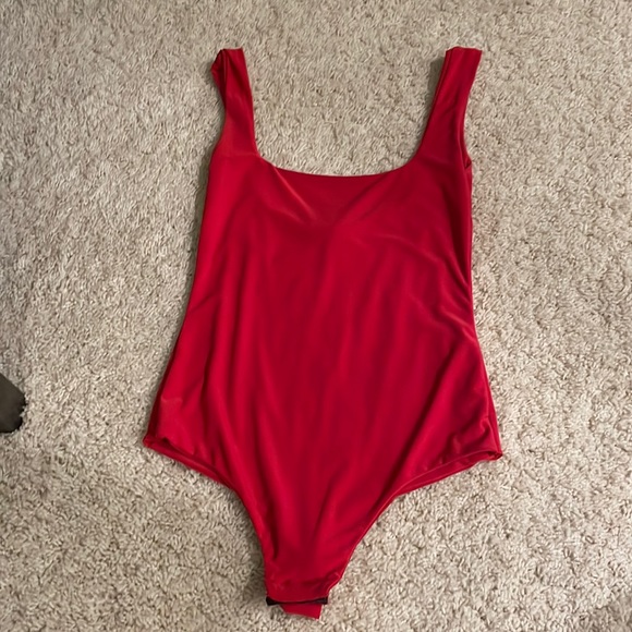 PrettyLittleThing Red Bodysuit - Picture 3 of 5